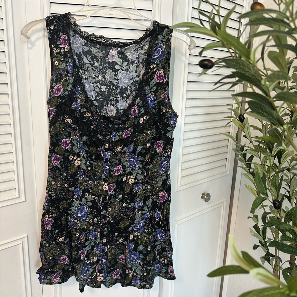 Floral Lace Sleeveless Top